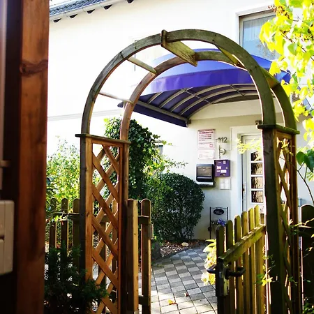 Messe Flughafen B&B 3*