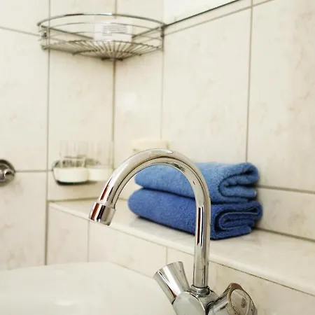 Messe Flughafen Oda ve Kahvaltı